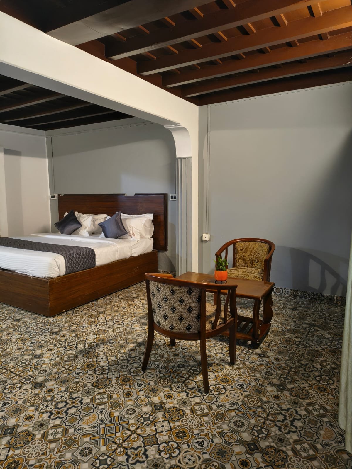 Zeebull Heritage Room