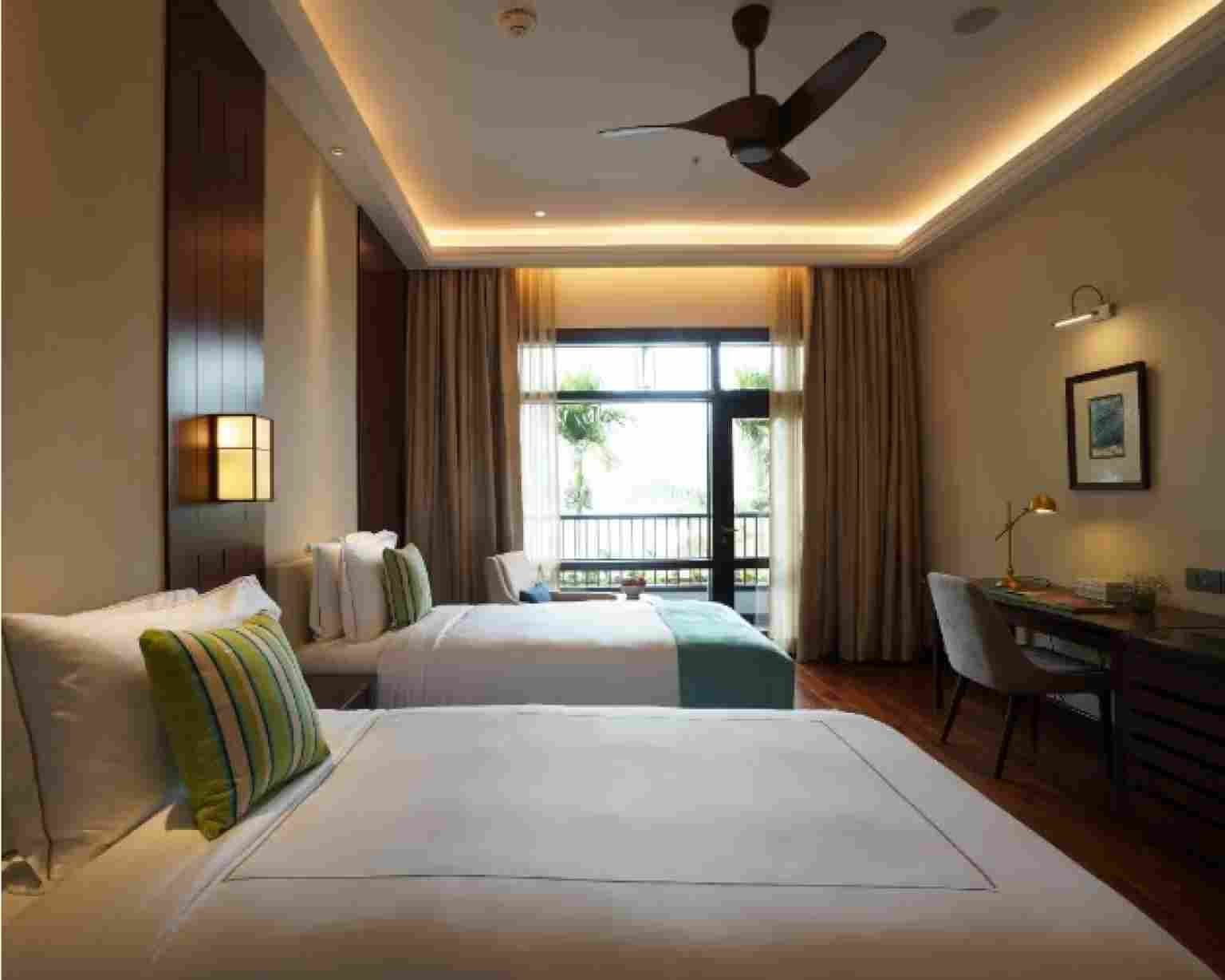 Luxury Room Lake View Balcony Twin Bed