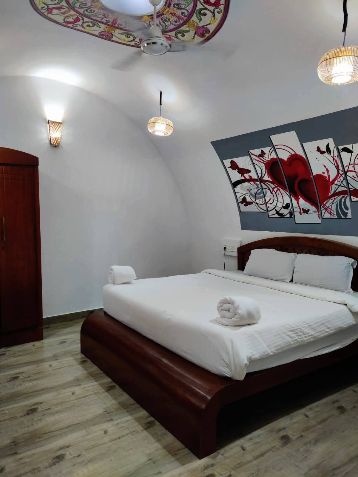 CAVE HOUSE ROOM