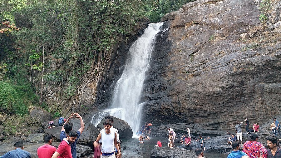 🌊സൂചിപ്പാറ വെള്ളച്ചാട്ടം — പ്രകൃതിയുടെ മനോഹരമായൊരു വിസ്മയം! 💦